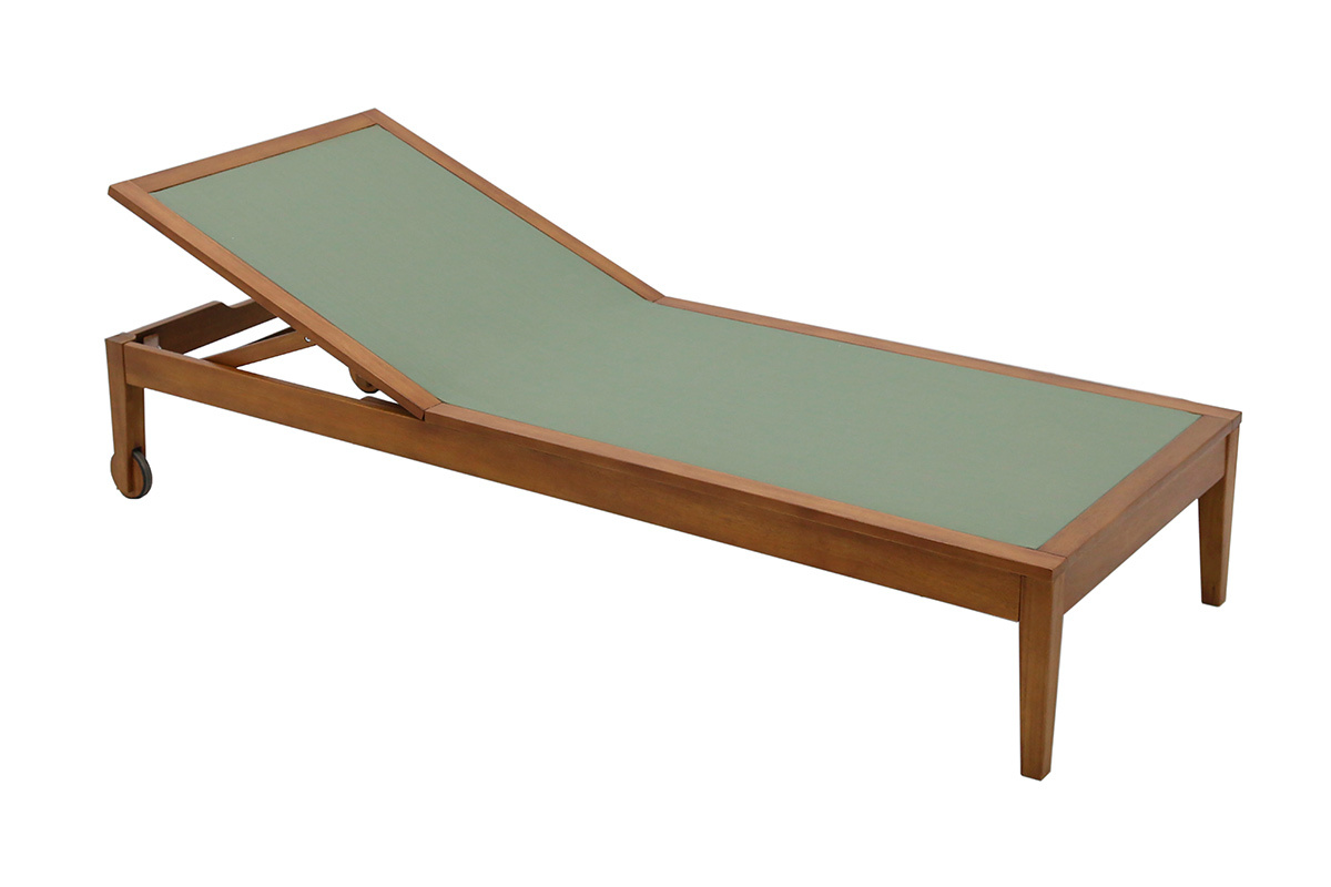 Bain de soleil en bois massif avec toile vert kaki, inclin�, vue de 3/4.