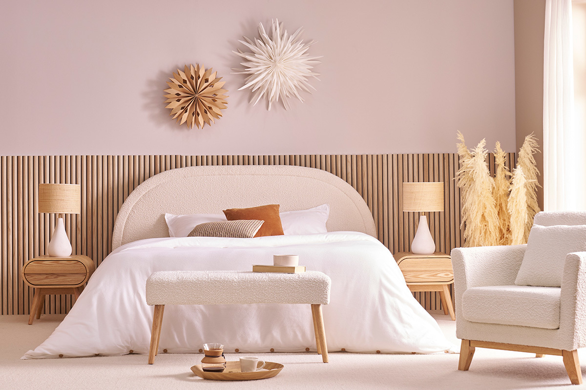 Banc scandinave capitonn� en tissu effet laine boucl�e blanc et bois clair L96 cm GUESTA
