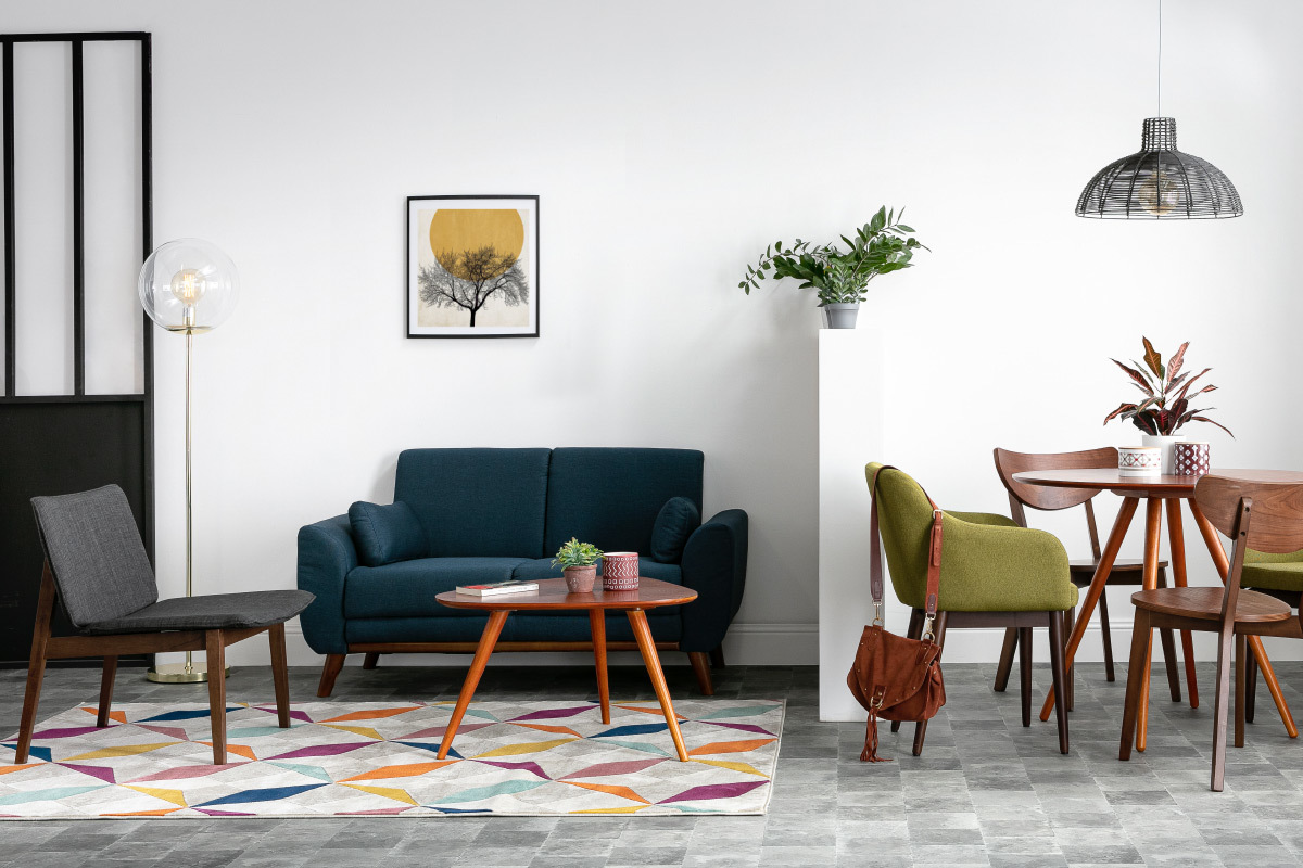 Canap� 2 places en tissu bleu fonc� et bois fonc� EKTOR