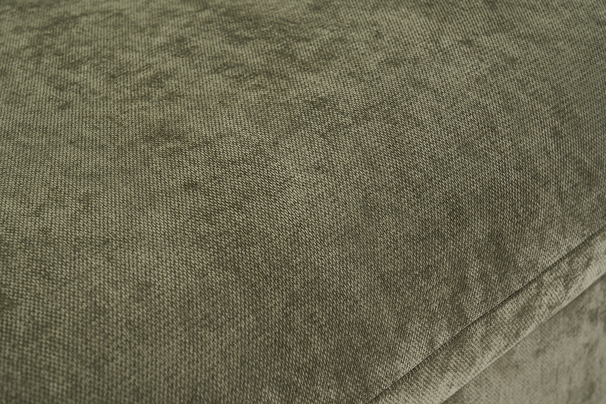 Gros plan sur le tissu effet velours textur� vert kaki du canap� convertible PAULIN.