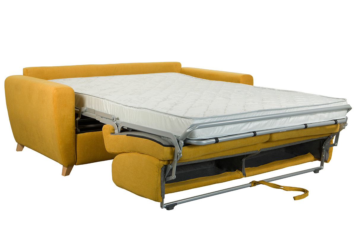 Canap� convertible trois places jaune moutarde avec matelas d�pli�, vue de 3/4.