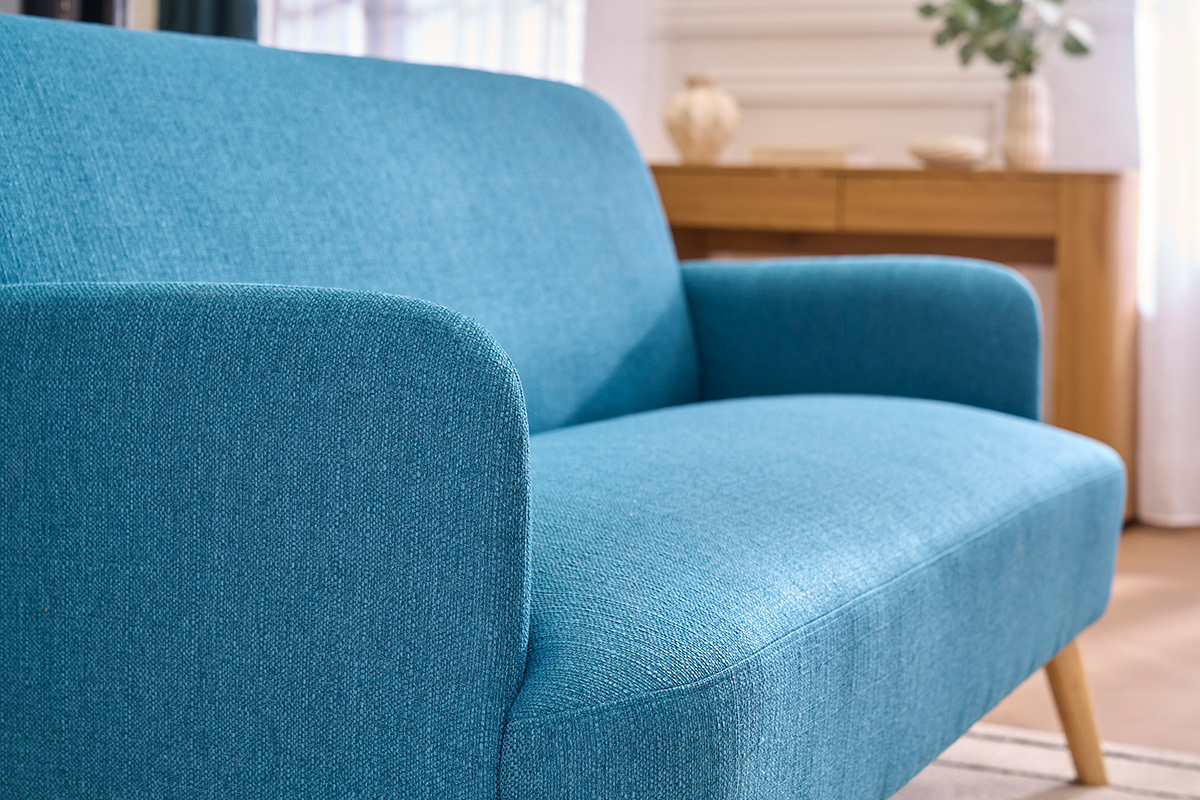 Canap� scandinave 2 places en tissu bleu canard, vue rapproch�e des bras et assise.