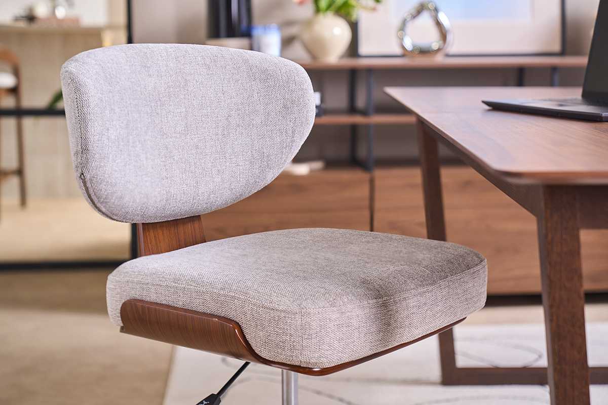 Chaise de bureau en tissu effet velours textur� gris et bois fonc� noyer HANZ
