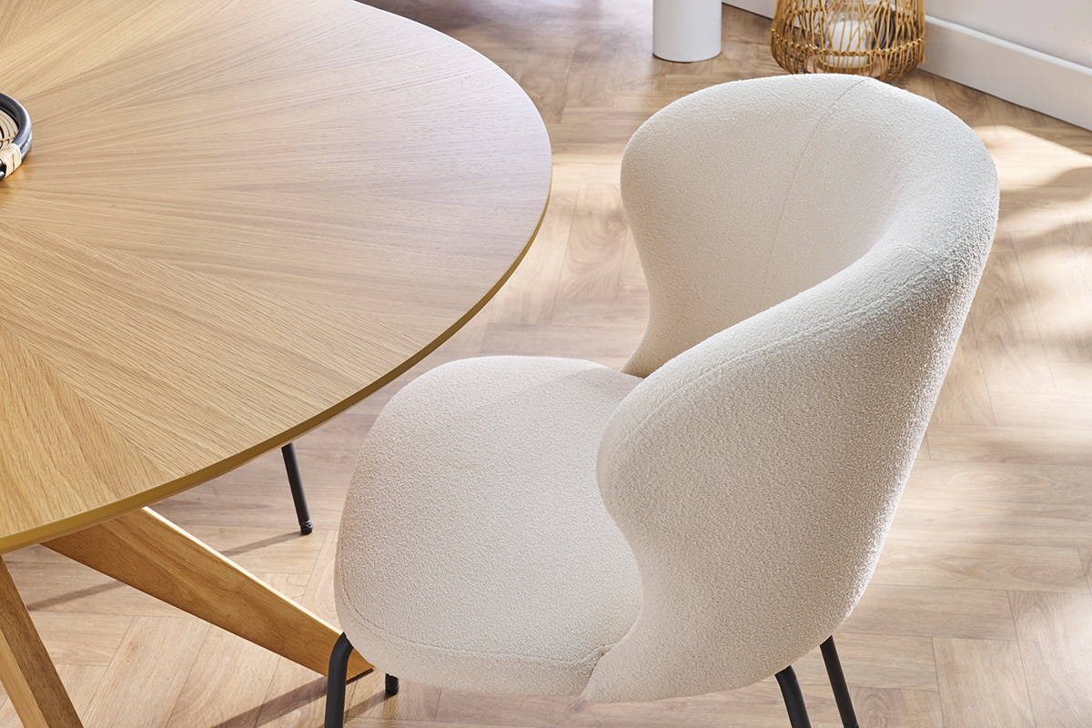 Chaise design blanche en tissu effet laine boucl�e et m�tal noir YDA