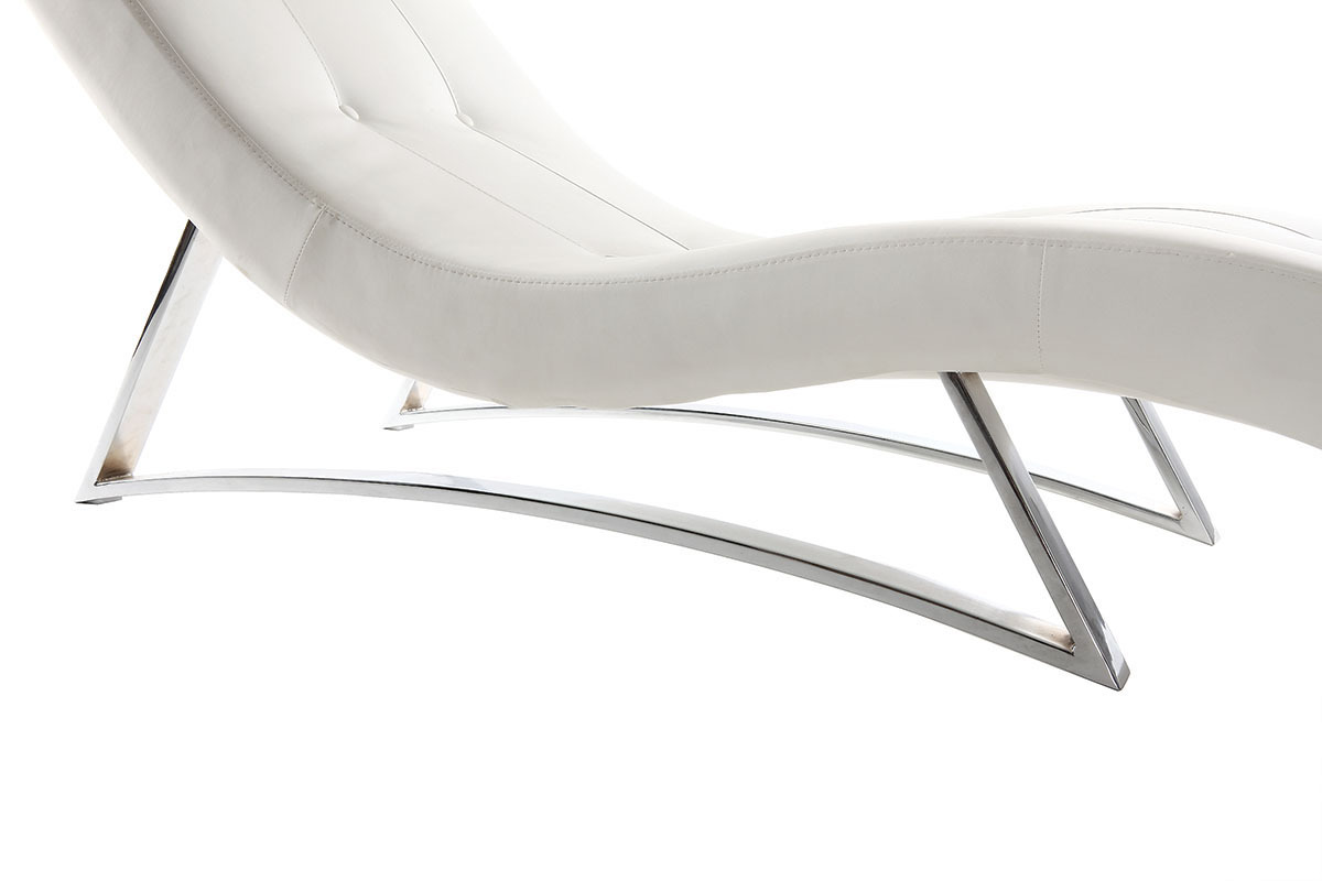 Chaise longue design BARTY en blanc avec pi�tement en acier chrom�, vue lat�rale.