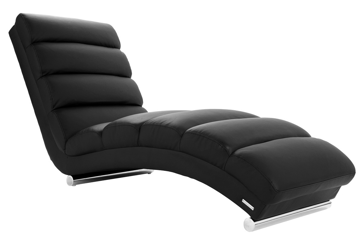 Chaise longue noire en polyur�thane et acier chrom�, vue de 3/4.