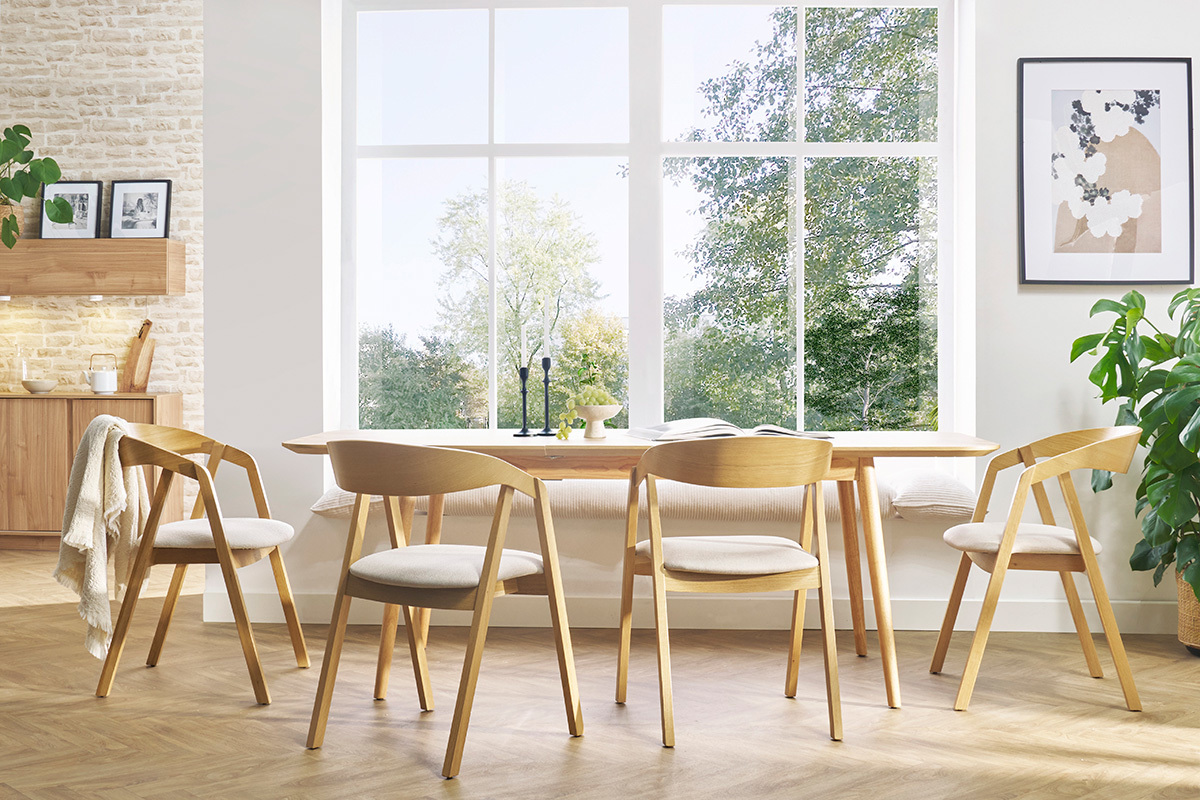 Chaises scandinaves empilables en bois clair ch�ne et tissu beige (lot de 2) LOVA