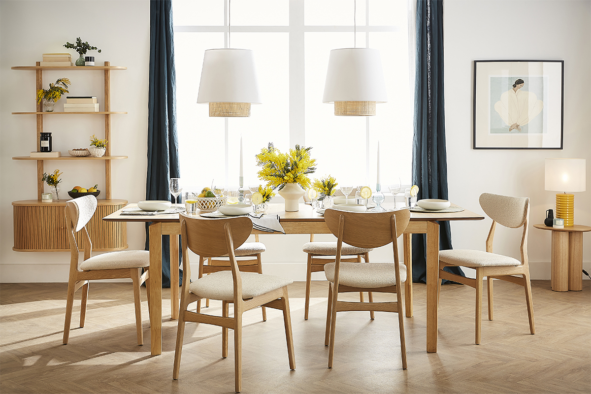 Chaises scandinaves en tissu effet laine boucl�e beige et bois clair ch�ne massif (lot de 2) MAYA