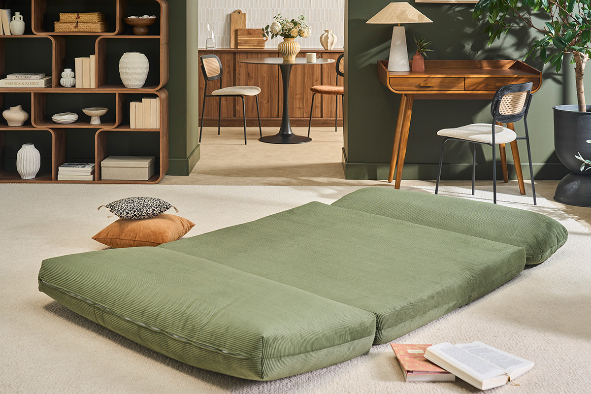 Chauffeuse convertible 2 places en tissu velours c�tel� vert kaki SPENCER