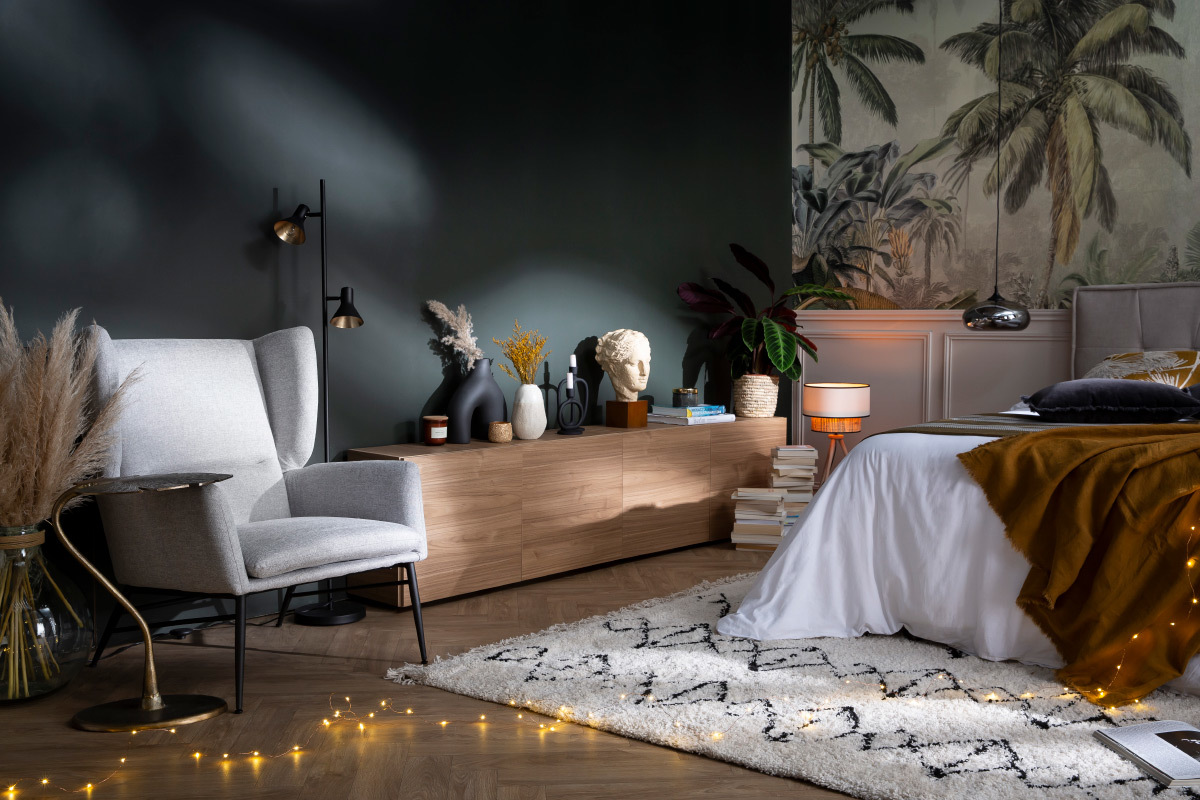 Fauteuil design en tissu effet velours textur� vert et m�tal noir COME