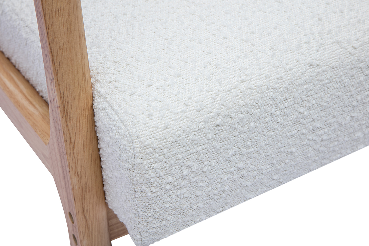 Fauteuil scandinave en tissu effet laine boucl�e blanc et bois clair massif DERRY