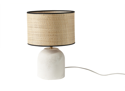 Lampe &agrave; poser blanche en c&eacute;ramique effet pierre et abat-jour en raphia H35 cm ROCHA