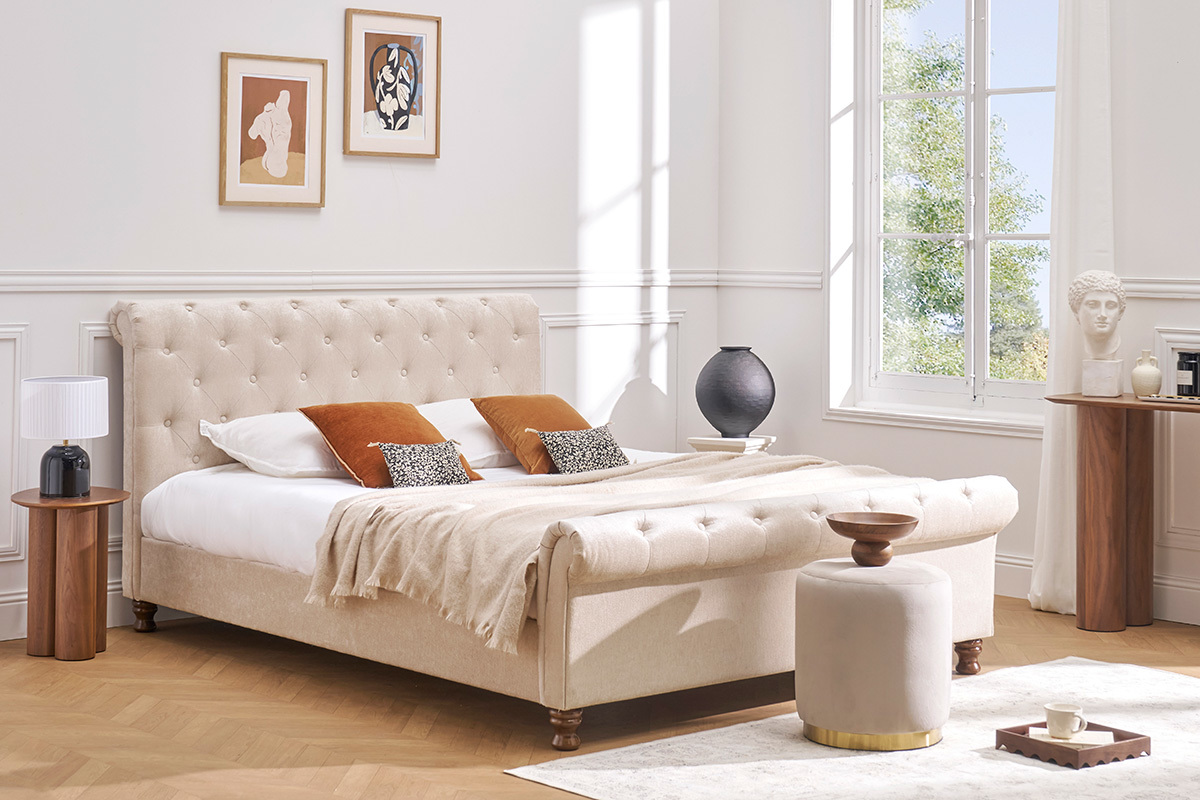 Lit 2 places 160x200 cm en tissu velours beige capitonn� RILEY