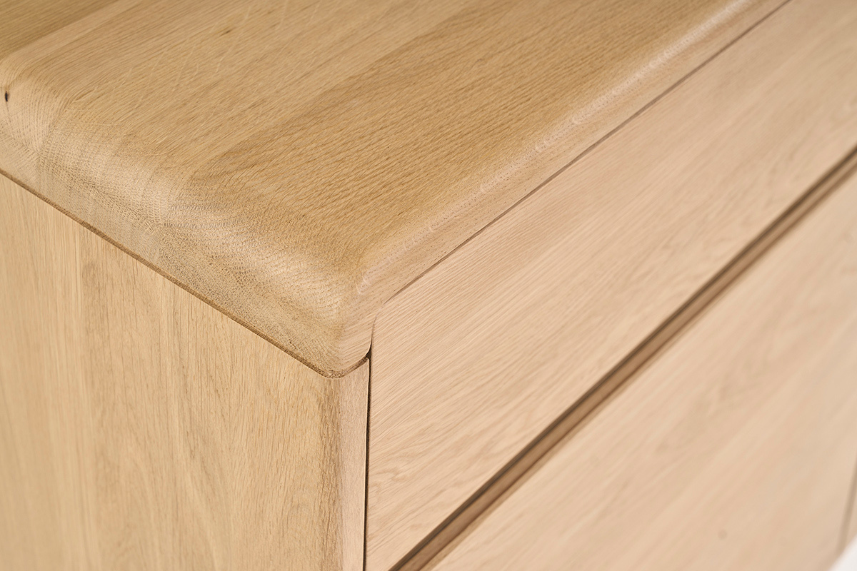 Vue en d�tail du dessus du meuble de salle de bain en bois ch�ne massif ESTEBAN.