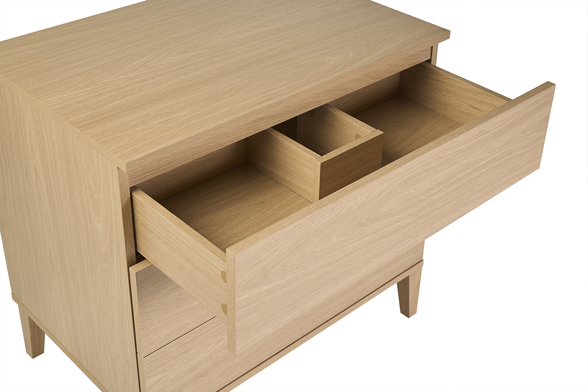 Meuble de salle de bain en bois ch�ne avec tiroirs ouverts, vue de dessus