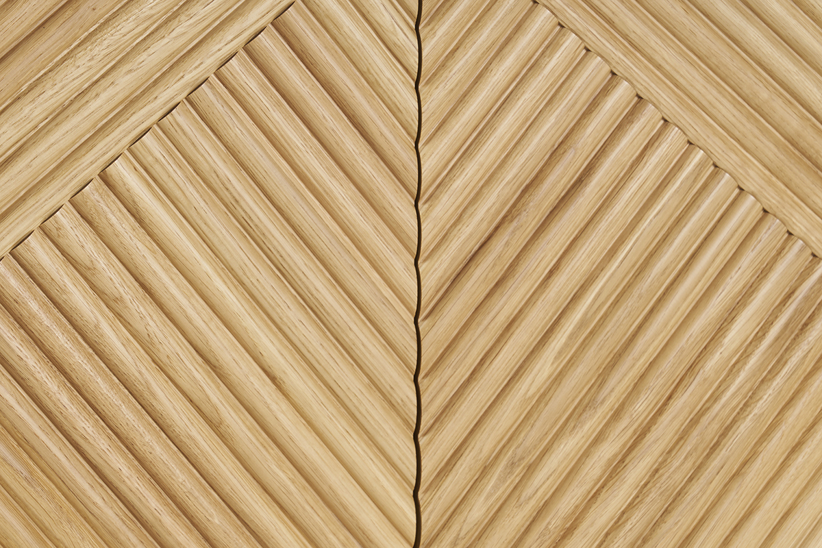 Meuble TV design en bois clair ch�ne massif grav� et m�tal noir 4 portes L180 cm ARCHIPEL