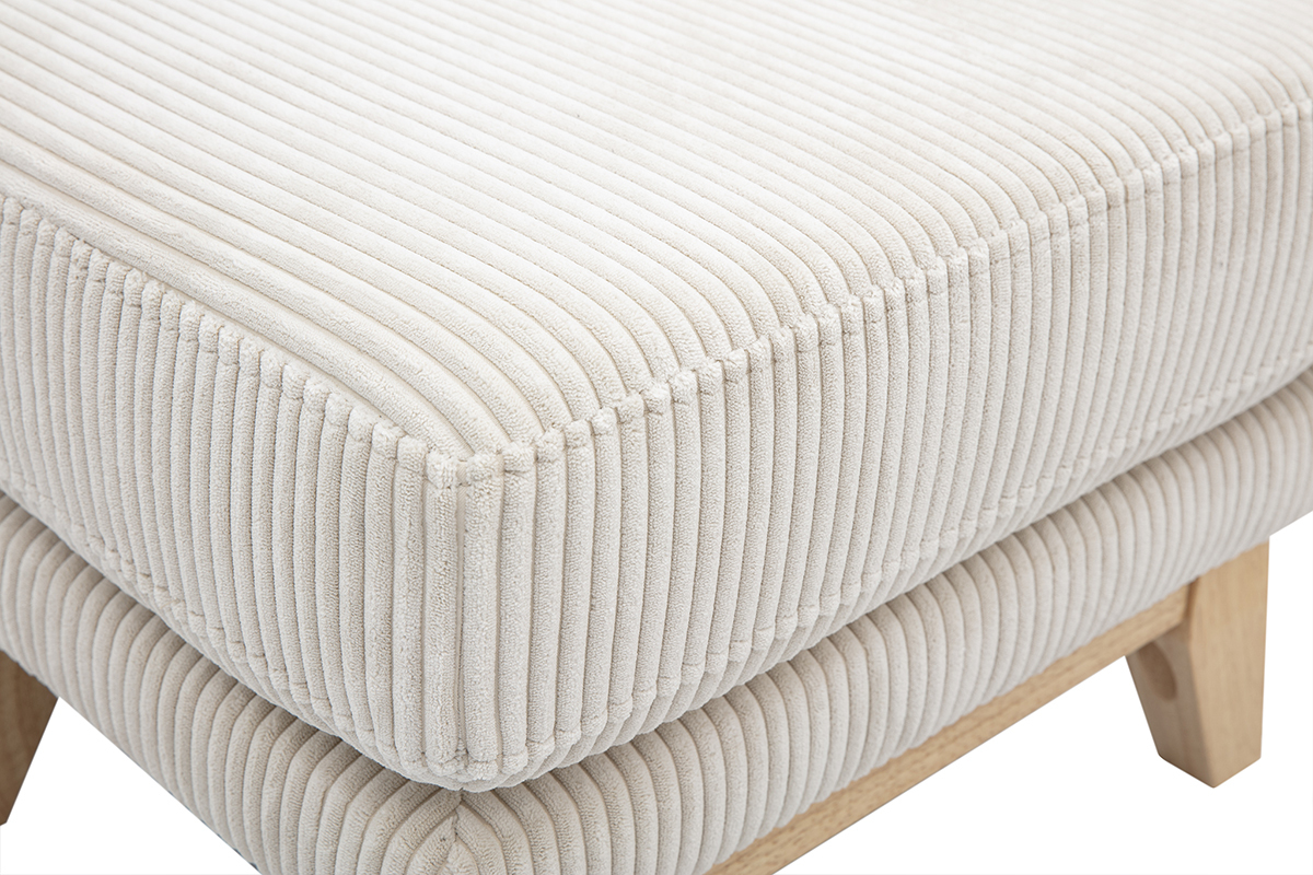 D�tail du tissu velours c�tel� beige du pouf OSLO avec pieds en bois clair.