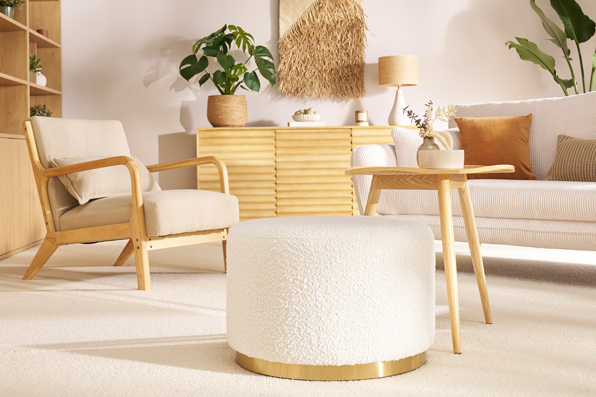 Pouf rond en tissu effet laine boucl�e blanc cass� et m�tal dor� D54 cm AMAYA
