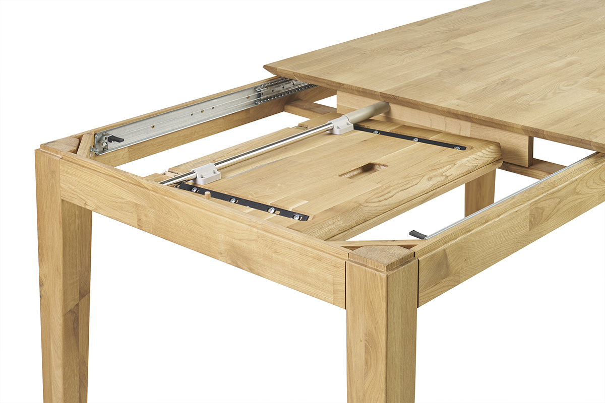 Table extensible en bois clair vue en d�tail montrant le syst�me coulissant.
