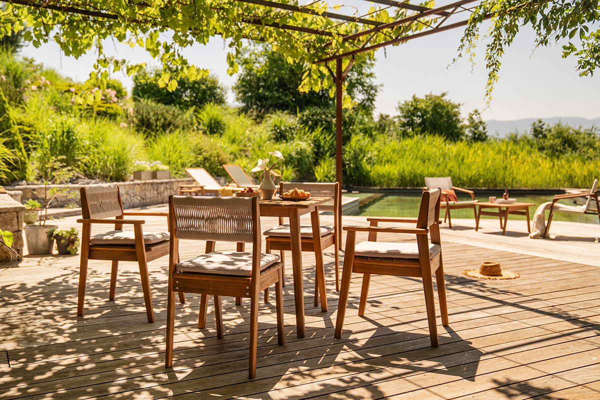 Table de jardin carr�e en bois massif L70 cm ADELIE
