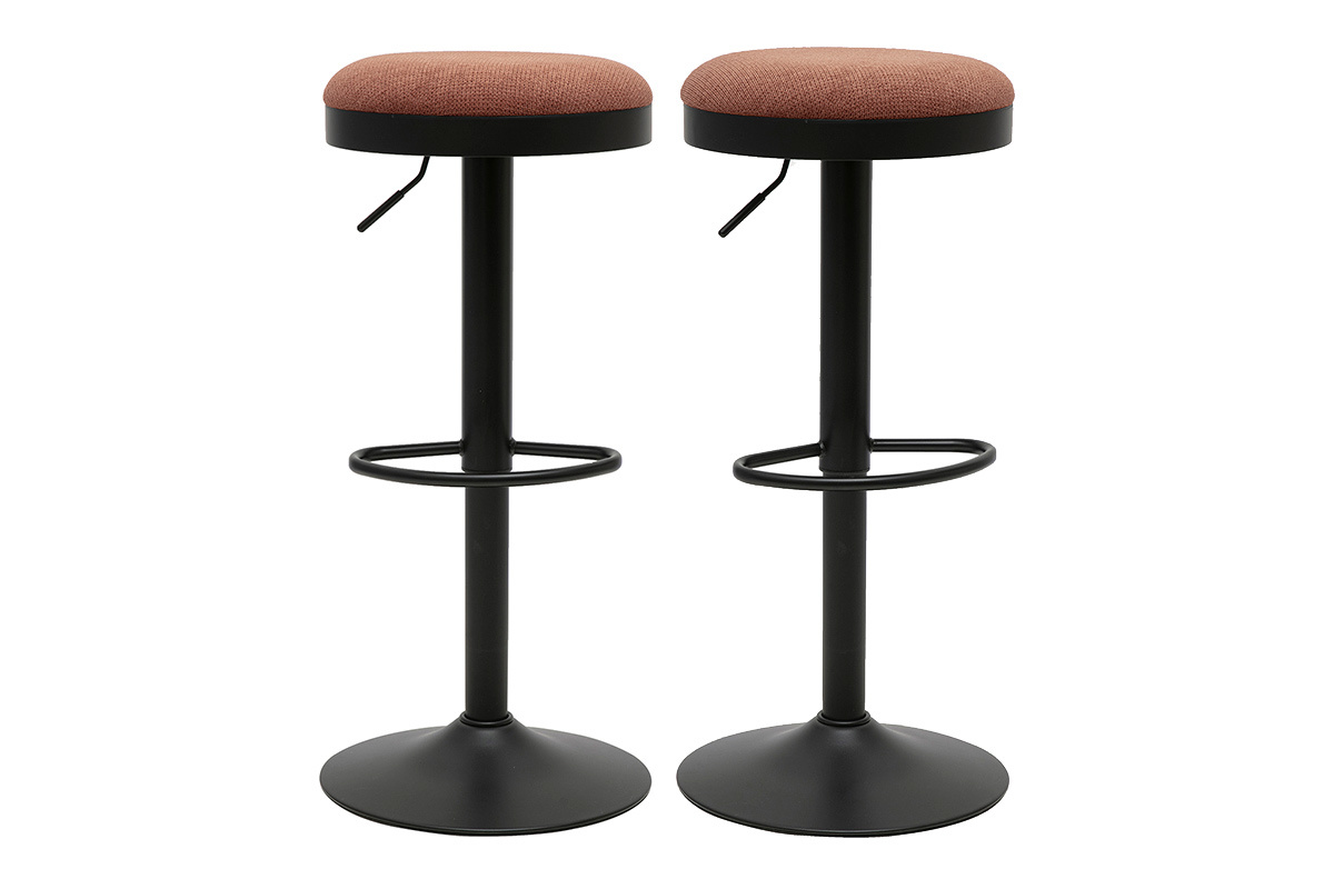 Lot de 2 tabourets de bar r�glables en tissu chenille terre br�l�e et m�tal noir, vue de face.