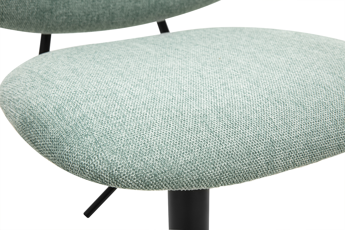 Gros plan sur l'assise d'un tabouret en tissu vert c�ladon avec pied en m�tal noir.
